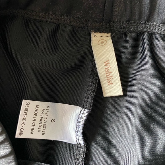 ❄️ 4/$20 Faux Leather/Crackle Leggings - Picture 4 of 4